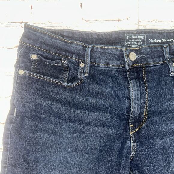 Levi’s Signature Modern Skinny Shorts Women’s Denim Bermuda Dark Wash Size 18 - Picture 3 of 10